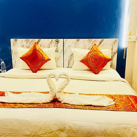 Vibe N Joy Hotel Varanasi Exterior foto