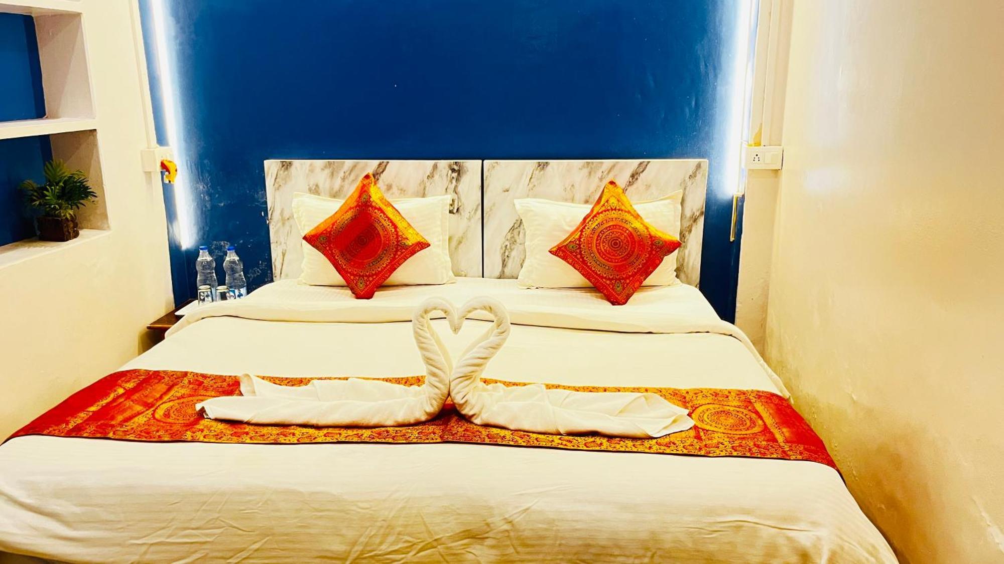 Vibe N Joy Hotel Varanasi Exterior foto