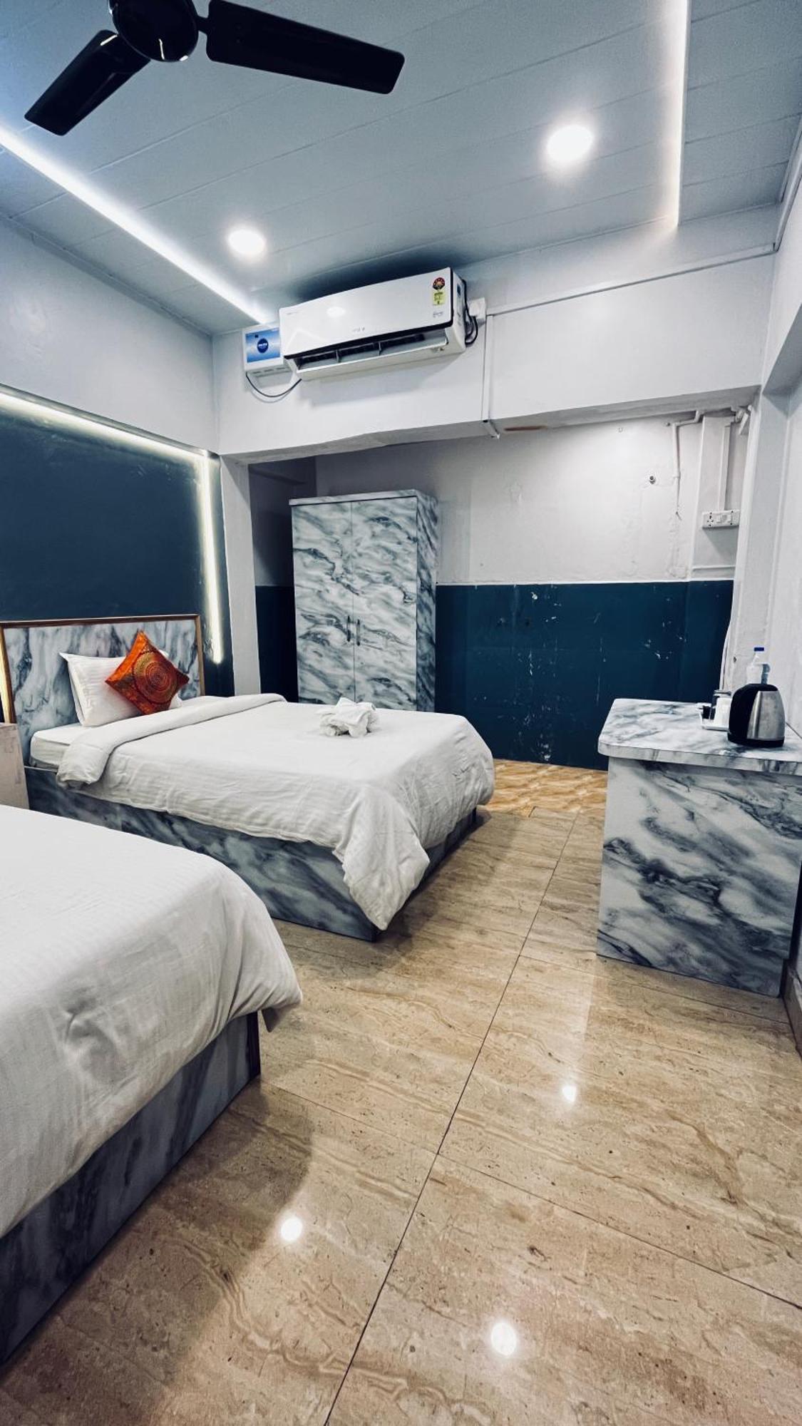 Vibe N Joy Hotel Varanasi Exterior foto